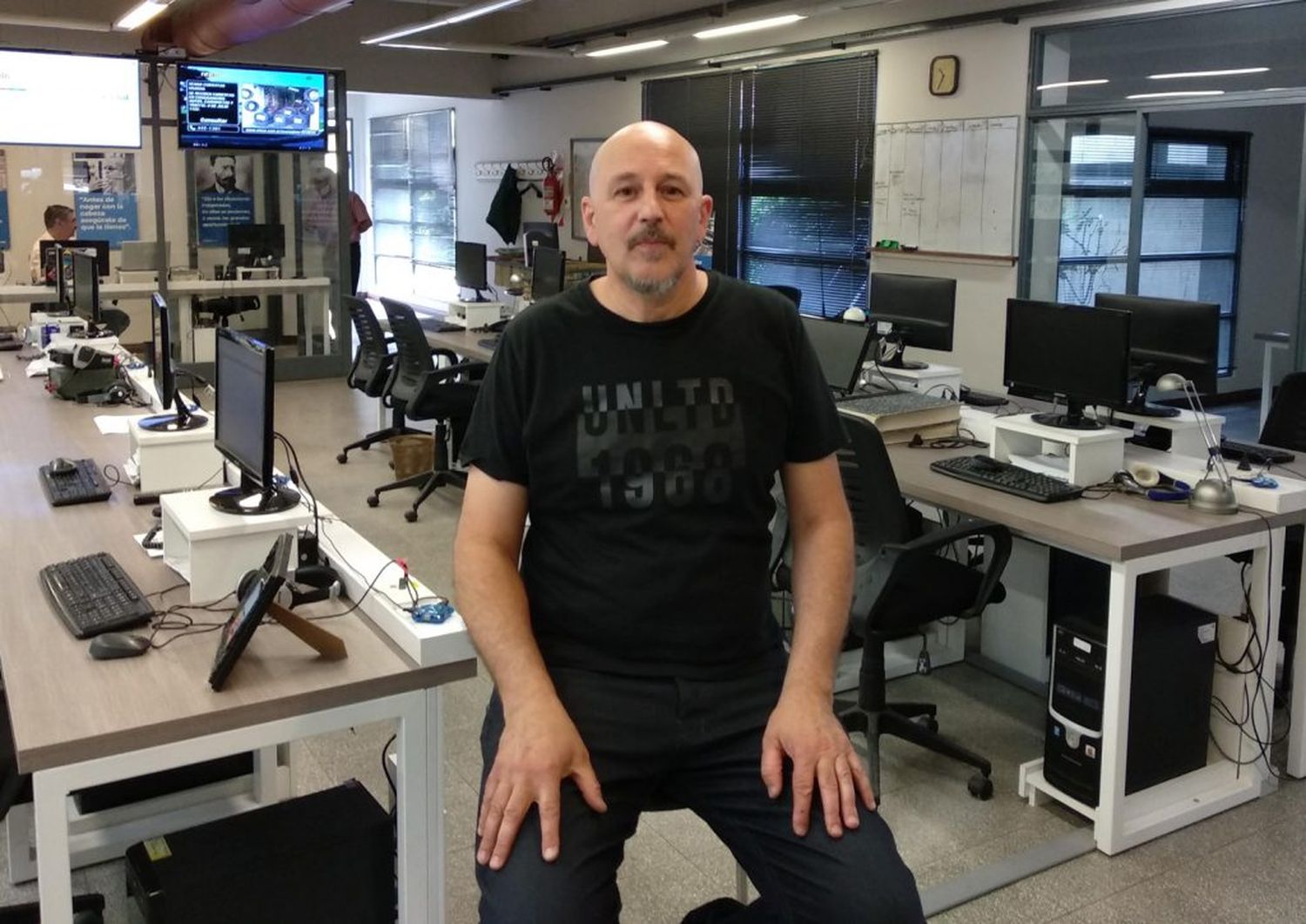 "Es muy difícil vivir en Tandil de la actuación"