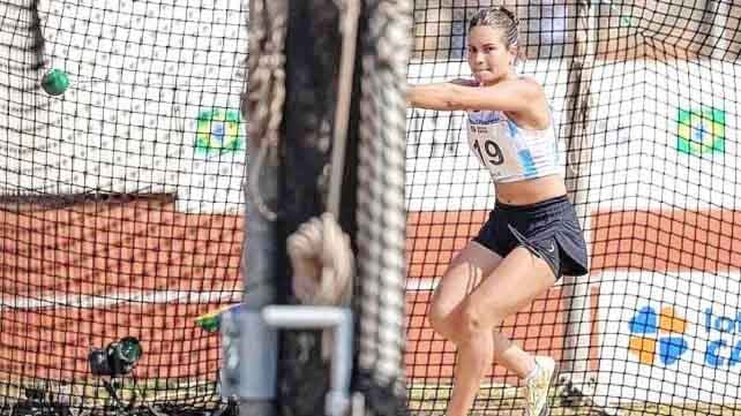 Récord argentino U18 de la concordiense Carmela Cocco en Martillo