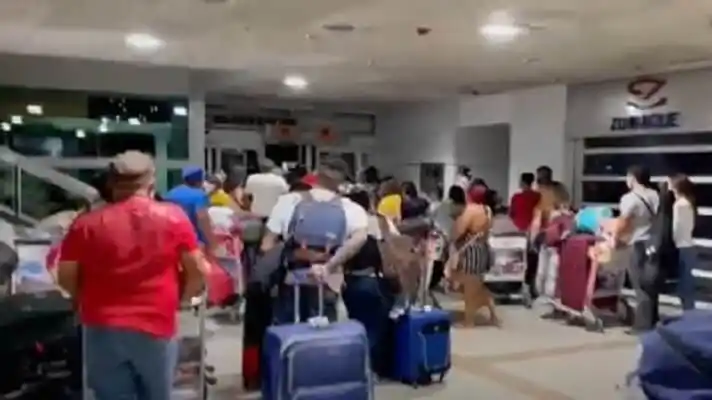 LES PIDEN PLATA Y LOS MALTRATAN: relato de los repatriados desde Curazao y Aruba