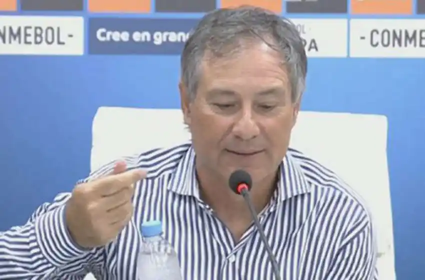 Holan insinuó que el árbitro estaba comprado