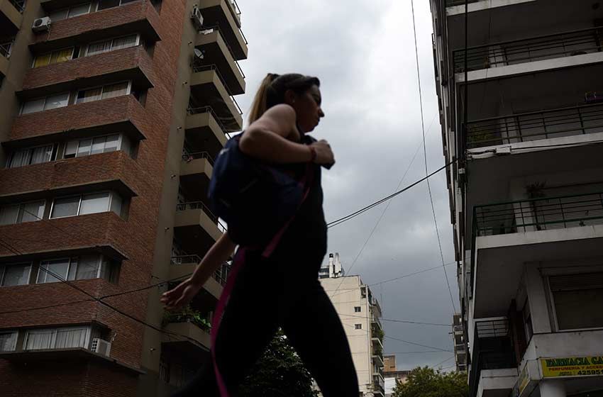 Tras las temperaturas agobiantes, Rosario amaneció con probabilidad de tormentas