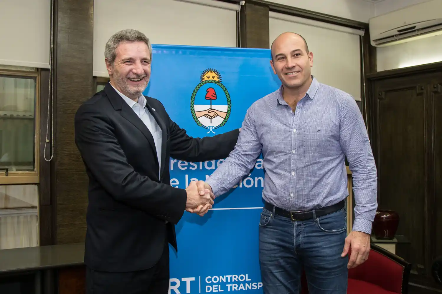 Quilmes: El Intendente Molina firmó convenio con la Comisión de Regulación de Transporte