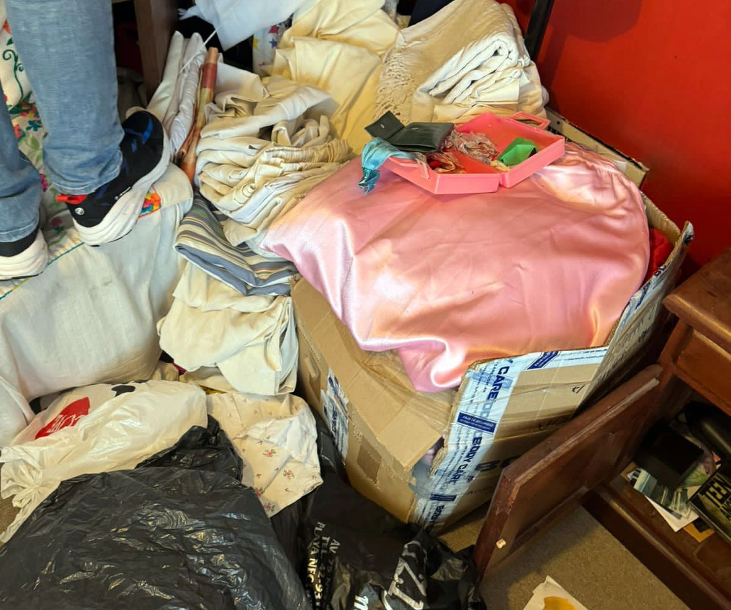 Desorden. Provocado por los delincuentes en la casa