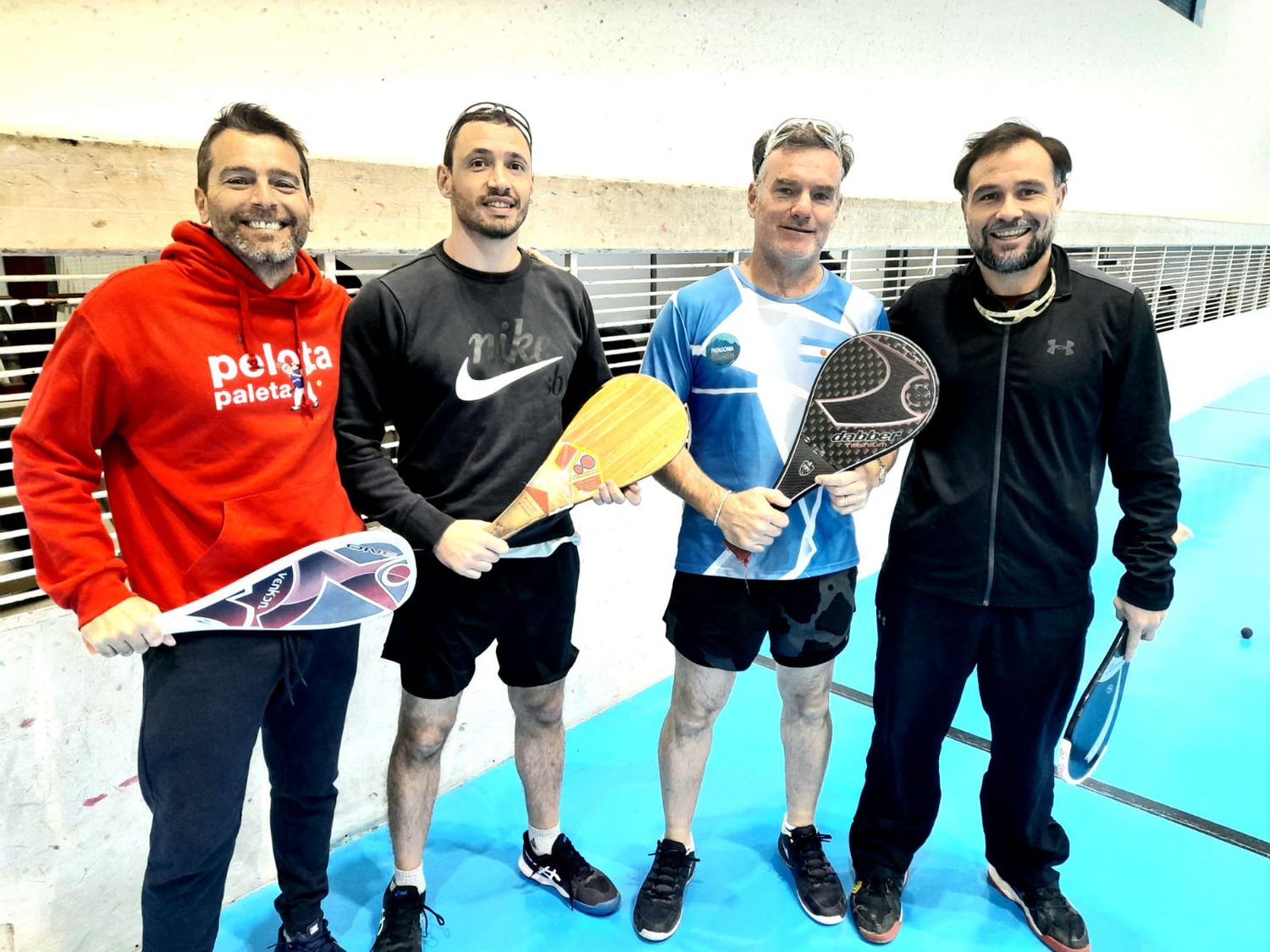 Un atractivo partido en la Categoría "B" protagonizaron V. Carbone-S. Peccín y J. Ortega-T.Cáceres, quedando el triunfo para este último binomio por 25-18.