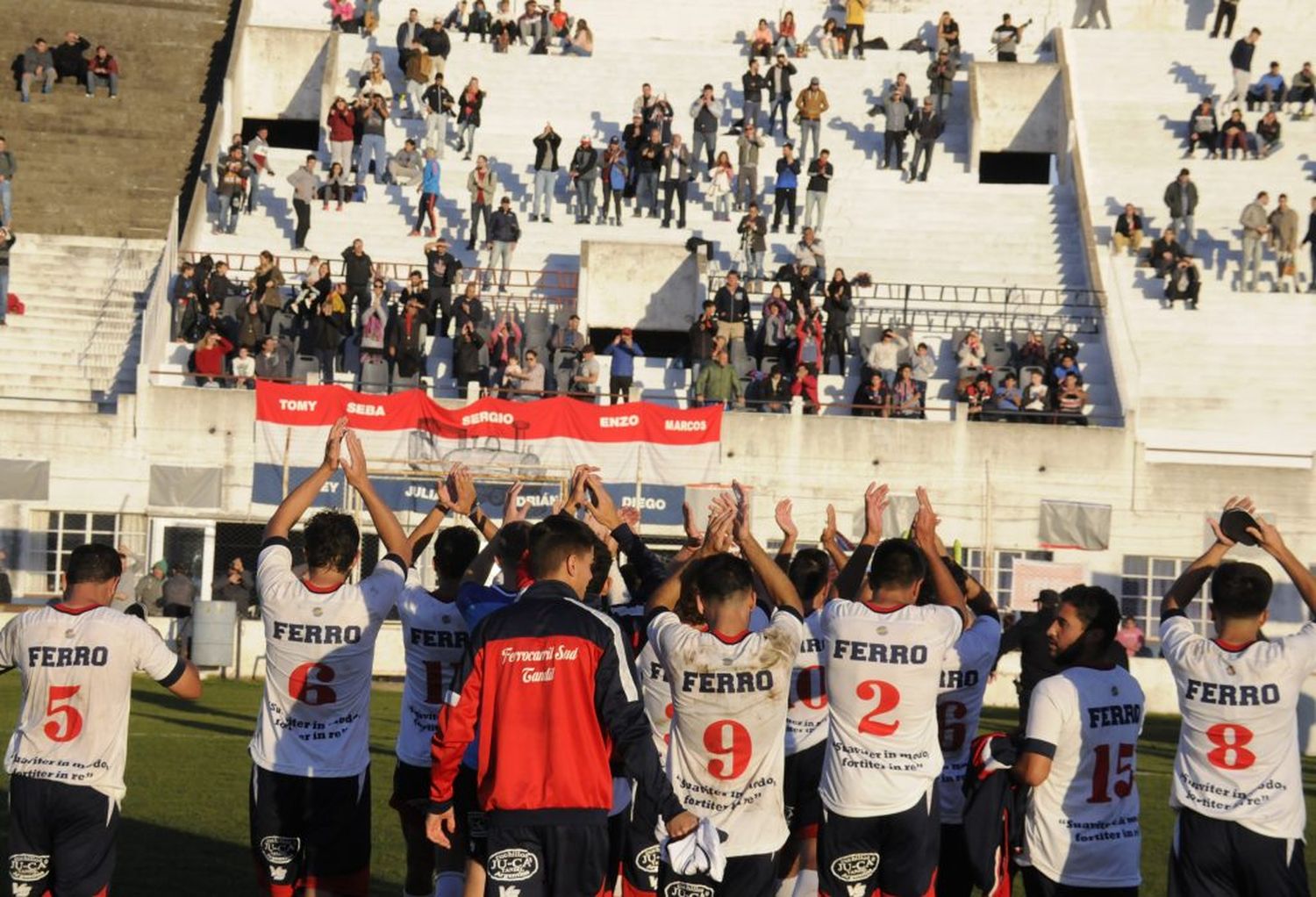 La presencia de público en los partidos de fútbol, una polémica