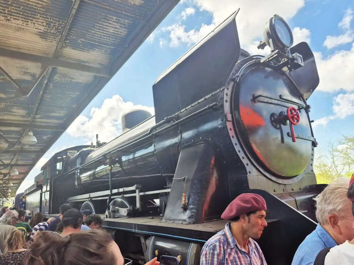 Chascomús celebró el regreso de la locomotora “39 Grande”, símbolo de historia y emoción