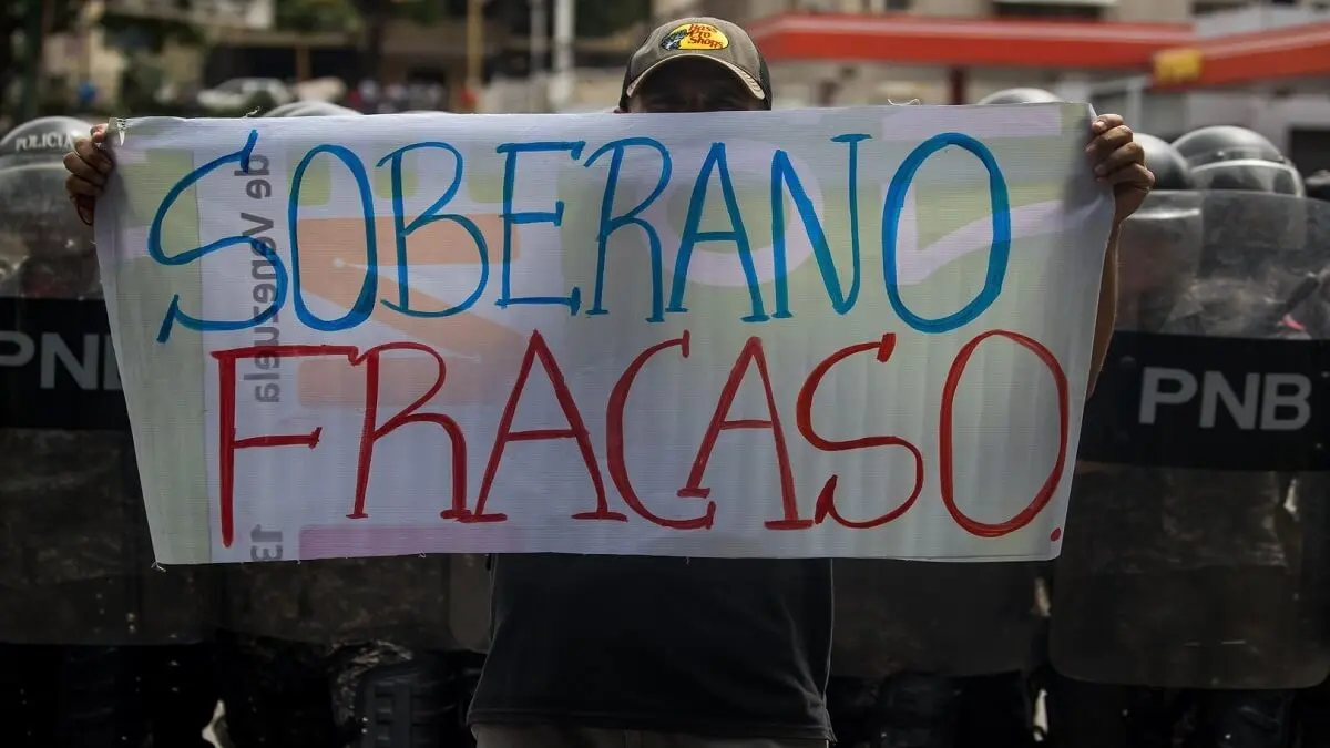 ¡BOFETADA A MADURO! Encuesta revela que la mitad de los venezolanos «están pelando»