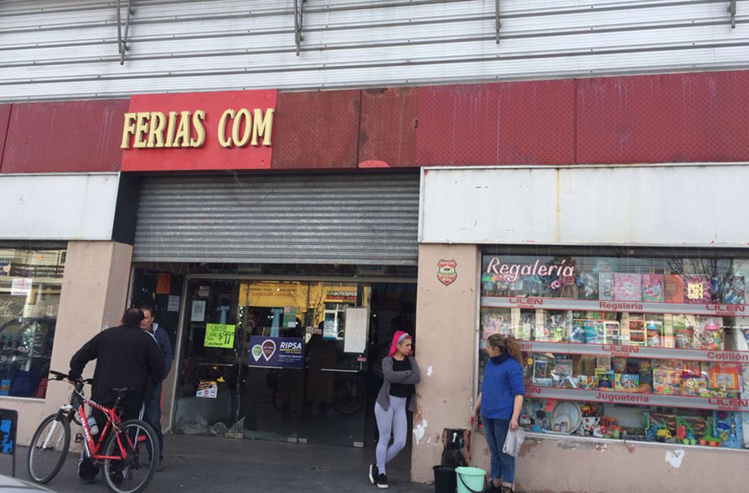 Saqueos: "Bajamos justo la persiana y nos salvamos de que nos roben"