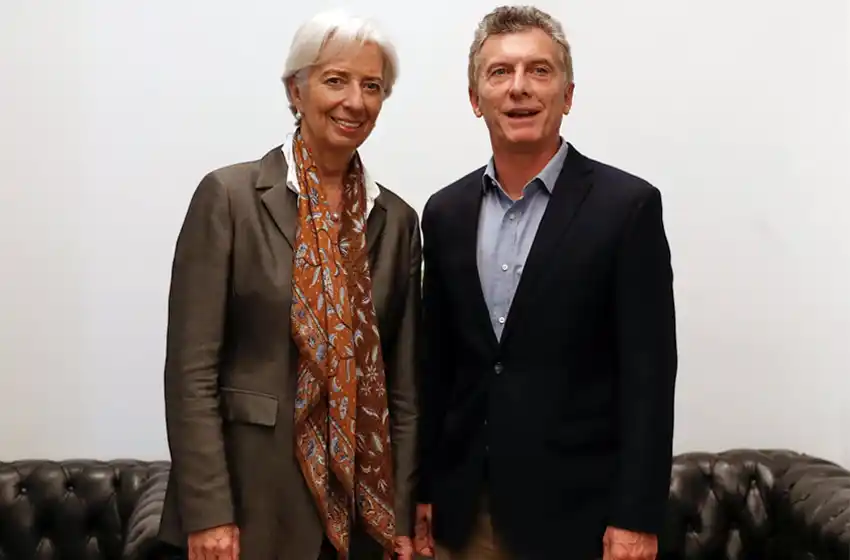 Macri: «Decidí iniciar conversaciones con el FMI para una línea de apoyo financiero»