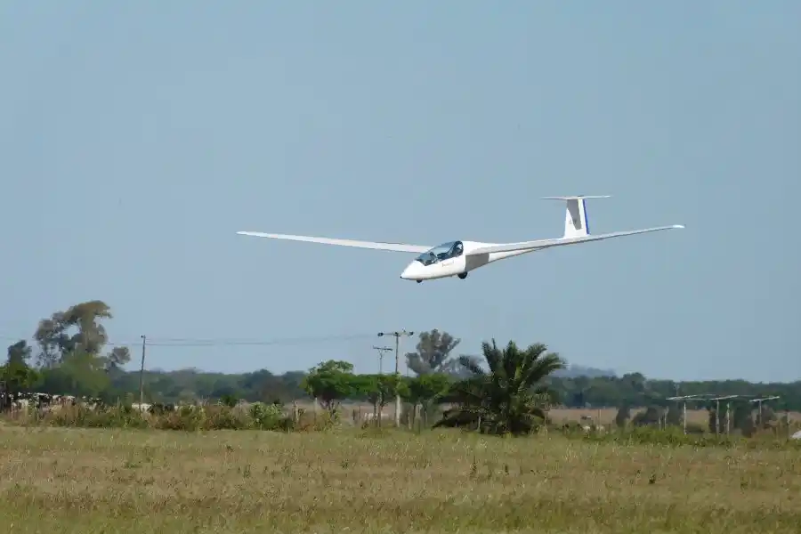 Encuentro de vuelo deportivo en el Club de Planeadores