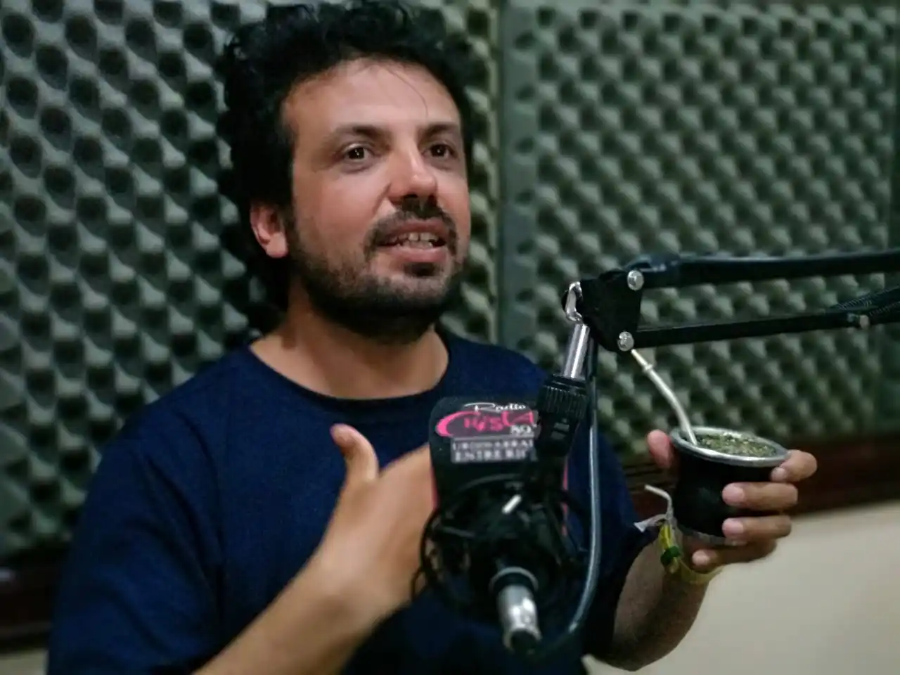 Recorre el mundo a pie, concientiza sobre el SIDA y estuvo en Urdinarrain