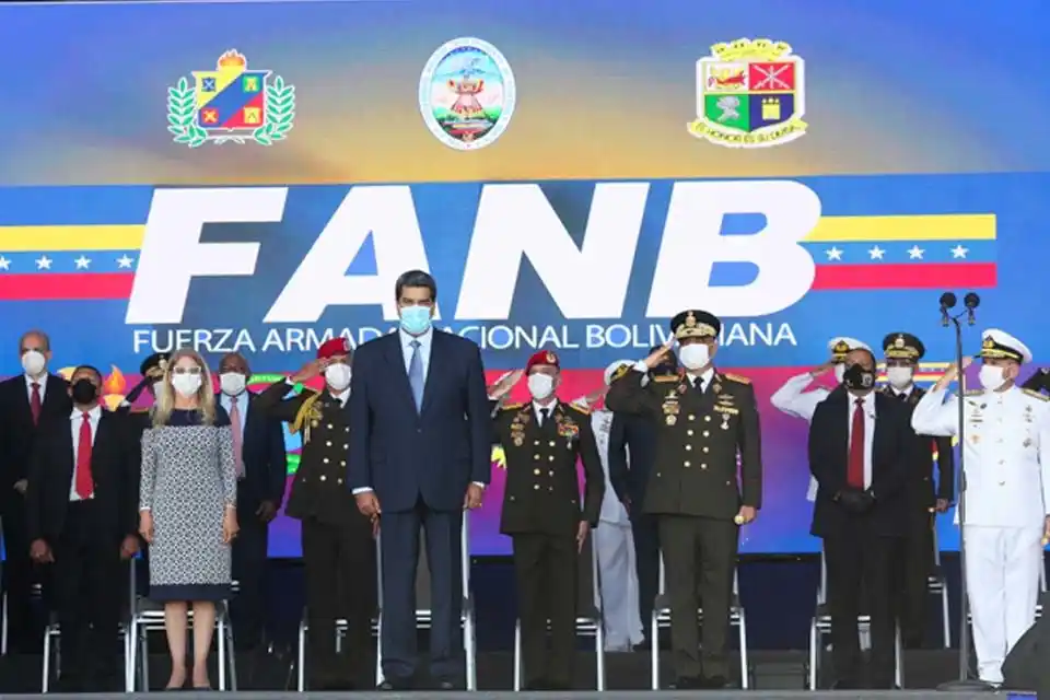 Maduro no soporta la presión dentro de la FAN tras ordenar pases a retiro