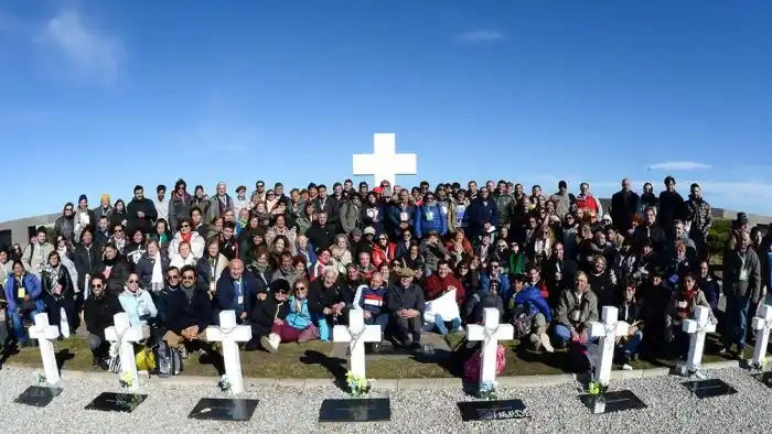 Avruj confirmó que planea otro viaje al cementerio de Malvinas para octubre