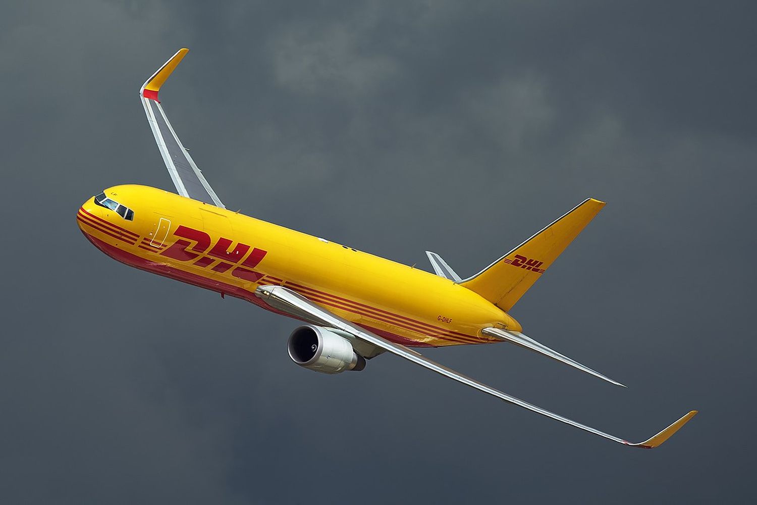 Google y DHL anuncian asociación para reducir emisiones con combustible sostenible de aviación