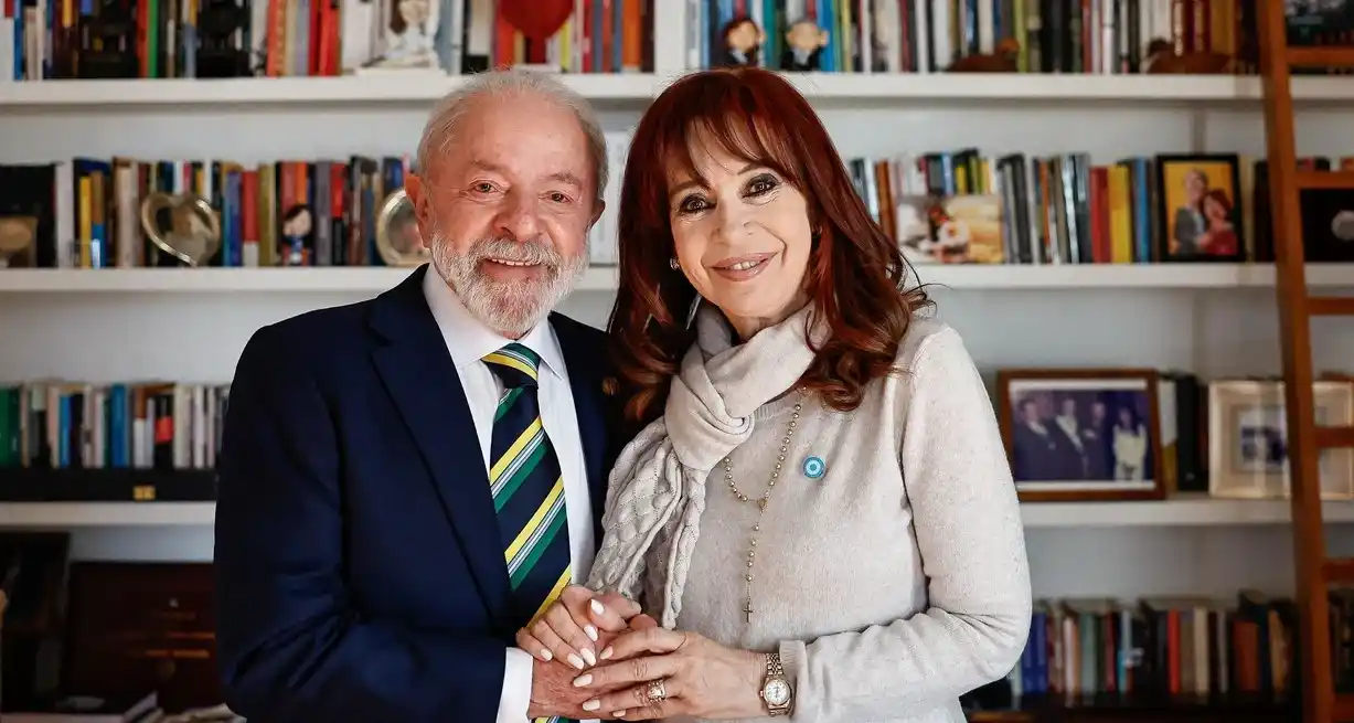 Luiz Lula da Silva visitó a Cristina Fernández en su casa de Buenos Aires, donde cumple prisión domiciliaria.