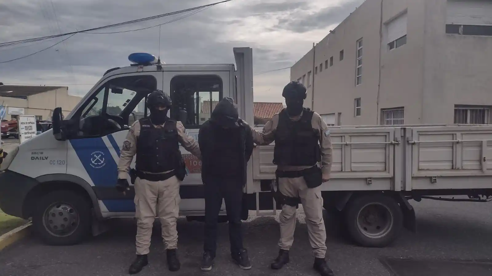 Prefectura detuvo a un hombre investigado en una causa por trata de personas