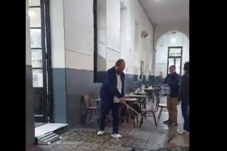 Aberrante: un votante tucumano defecó y orinó en un cuarto oscuro