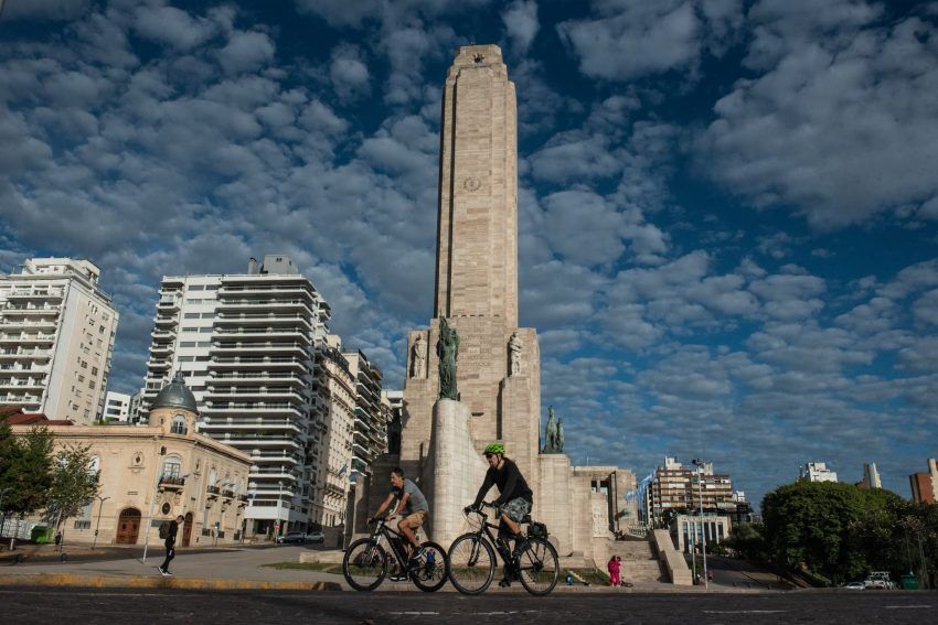 Viernes fresco con nubosidad variable en Rosario