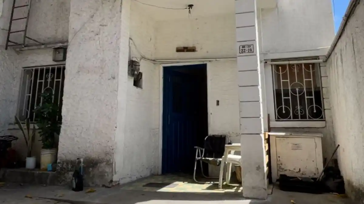 Hallan cadáver de mujer estrangulada en el patio de su casa en Caracas