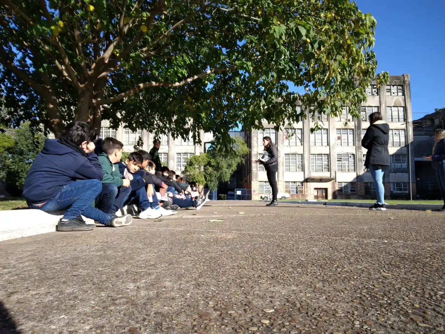 Alumnos de la EET Nº 3 realizaron el recorrido histórico de la ciudad