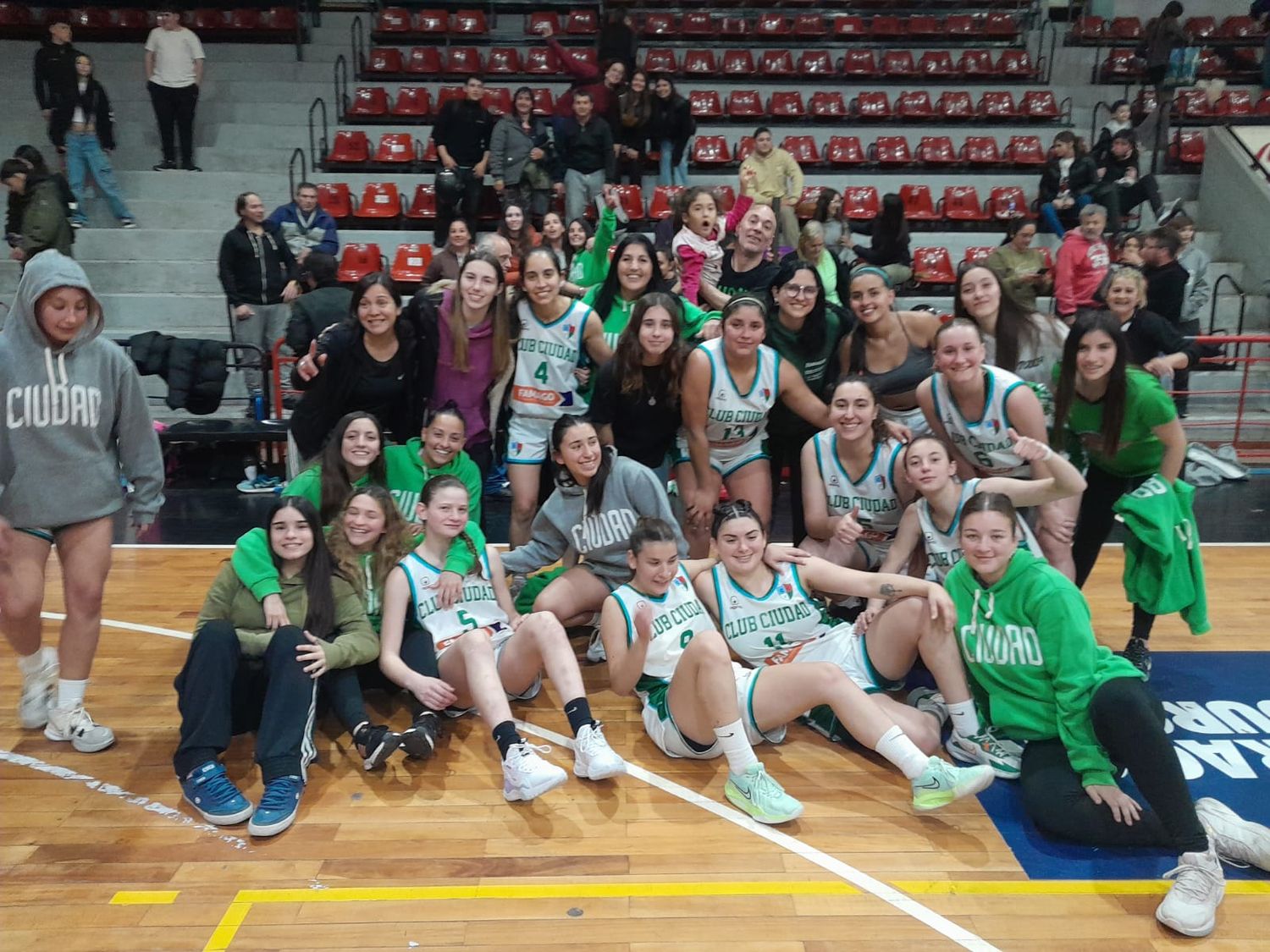 Ciudad levantó un partidazo y ahora va por el título ante Atlético Elortondo. Foto: Javier Calvi