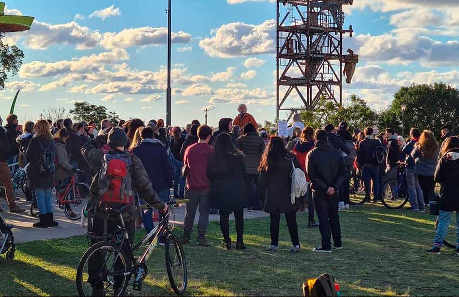 Fotos: cientos de personas protagonizaron una marcha anticuarentena en Moreno y el río