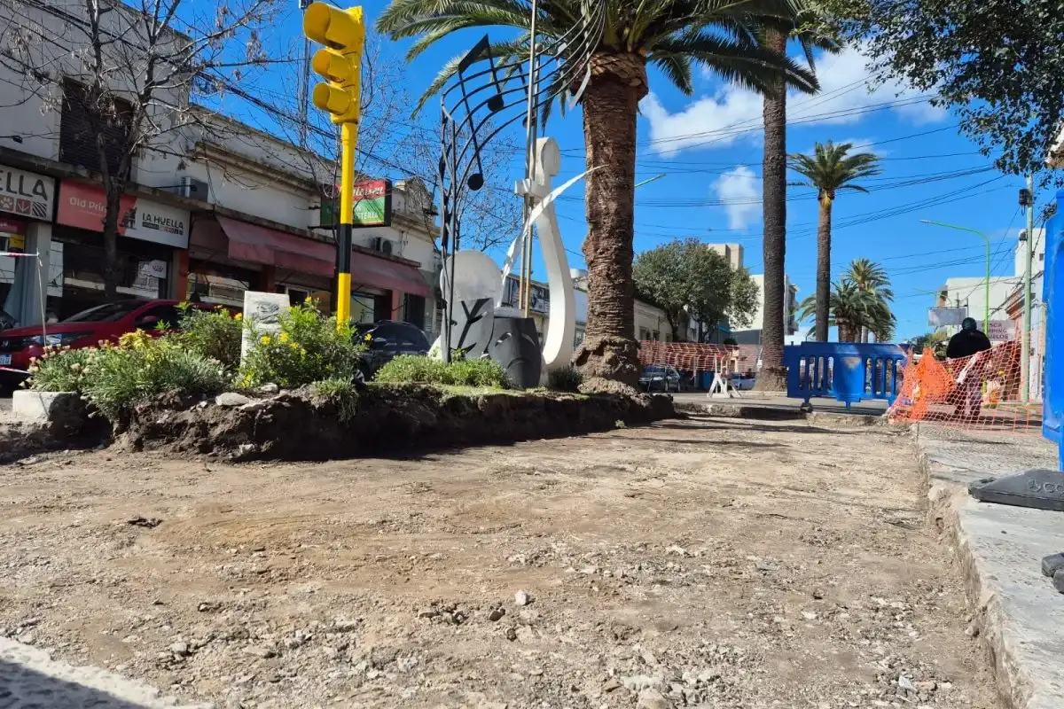 Comenzaron los trabajos de bacheo en la mano oeste de la avenida Primera Junta: la circulación estará restringida por 21 días