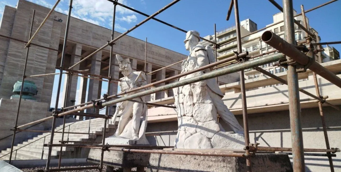 El proyecto nace en la zona de las Peatonales Córdoba y San Martín, llega hasta el Parque España, y se desarrolla a través de dos ejes temáticos.