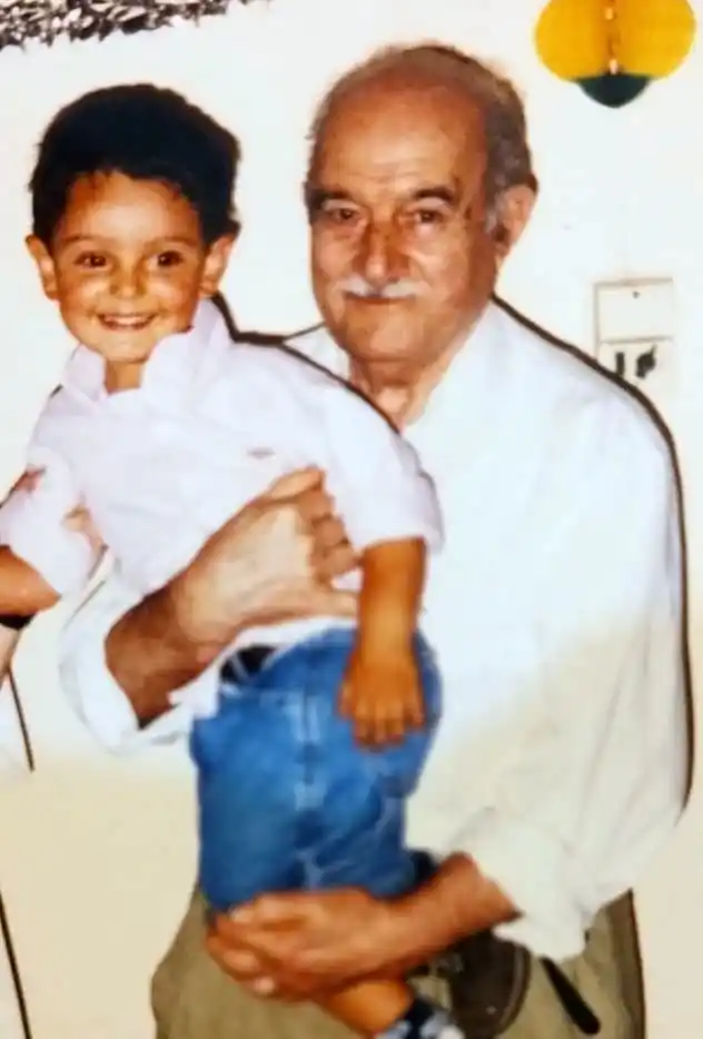 Don Juan Carlos Ruza junto a Juani, el hijo de Soledad-