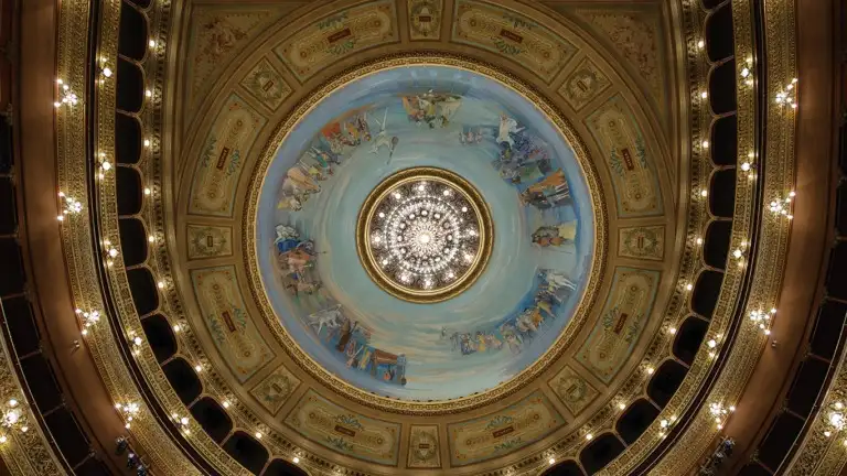 Bailarines, músicos y cantantes podrán formarse en el Tronador con maestros del Teatro Colón.