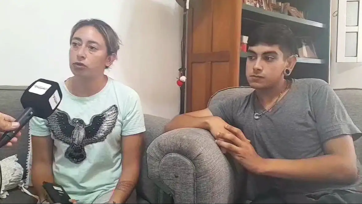 Araceli López junto a su hijo, Marcos Morales.