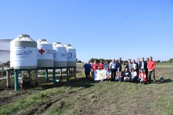 Javier Gastón visitó Villa del Sur: Inauguraron sistema de provisión y reserva de agua potable en INTECH