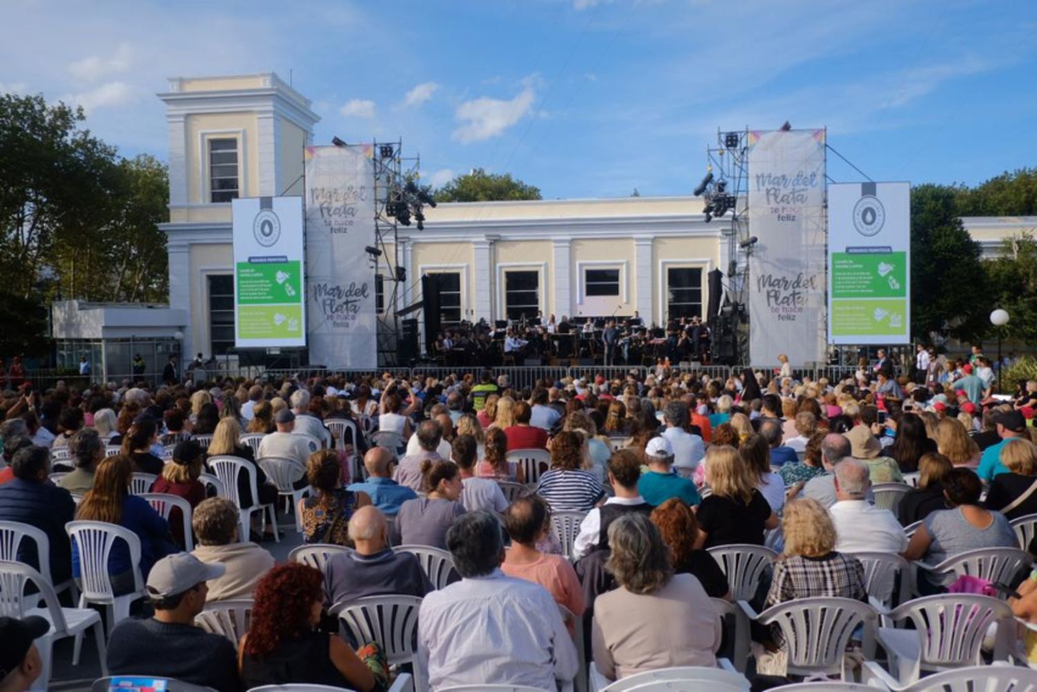 El Marplatense transmitió en vivo el histórico show de Los Palmeras