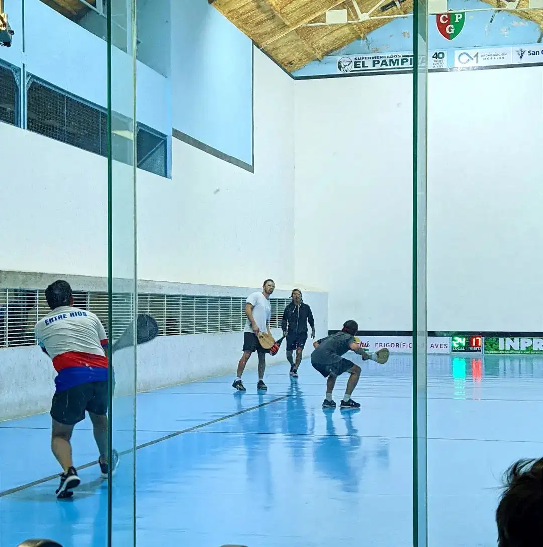 "El Bidasoa" ha vuelto a latir con un torneo interno espectacular en donde participan más de 130 pelotaris del Sur Entrerriano.