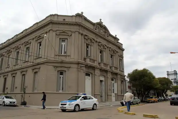 Quedó a cargo de la casa, salió a bailar y le robaron 100.000 pesos