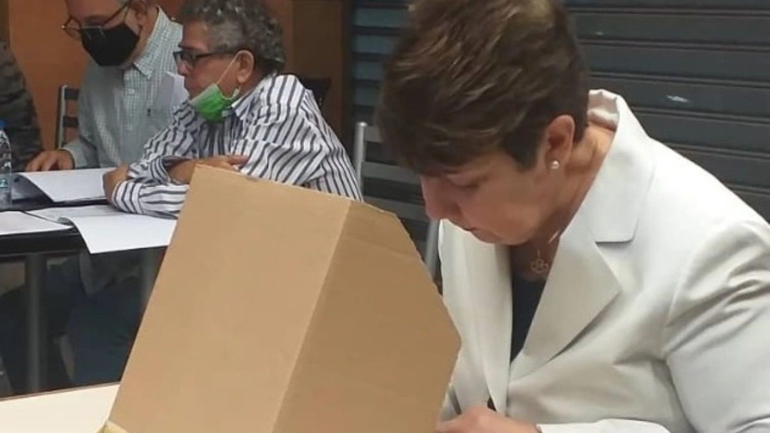 Rectora García Arocha votó en elecciones de la UCV y es optimista de que cierren con alta participación