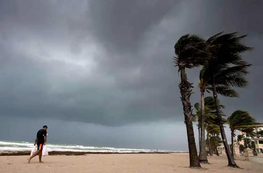 El huracán Irma avanza por los Cayos de Florida y amenaza al oeste