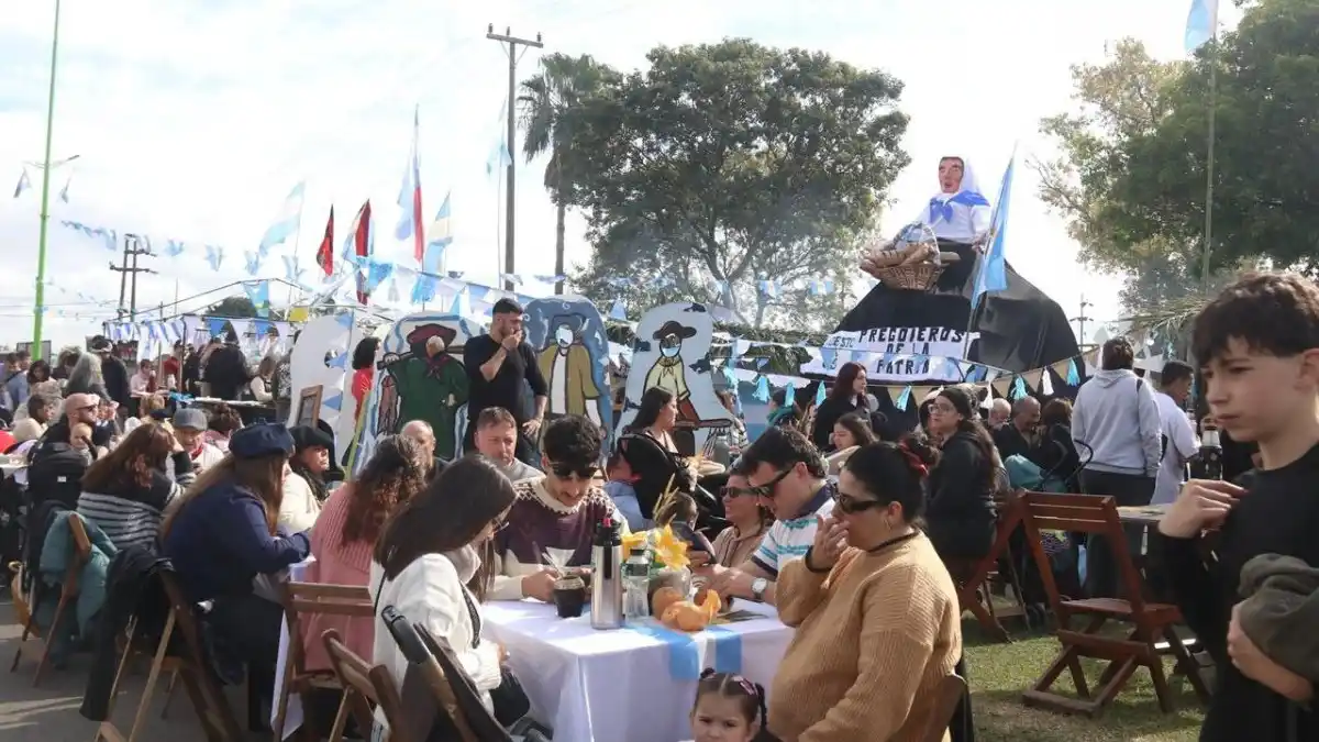 Las pulperías estudiantiles llenan de sabor y alegría la Fiesta del 25 de Mayo