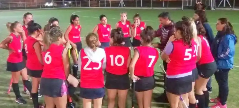El hockey social inicia su fiesta