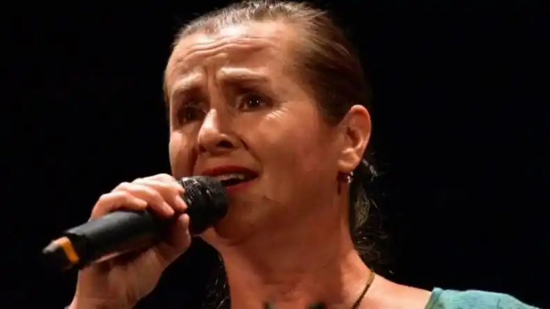 Cantante antivacunas murió de Covid-19 tras contagiarse a propósito