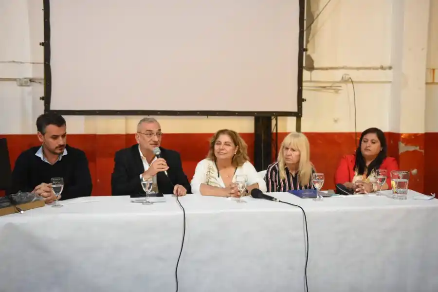 La provincia entrega móvil para traslado de pacientes a centros de mayor complejidad