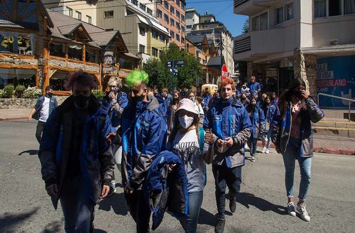 Casi 30 estudiantes que fueron de viaje de egresados a Bariloche volvieron con coronavirus