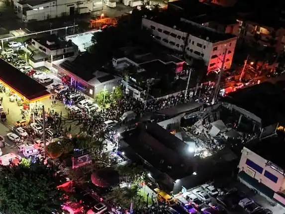 El derrumbe ocurrió en medio de un show del cantante Rubby Pérez.