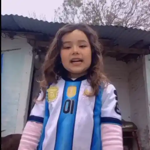 ¡Ainhoa se suma a alentar a la Selección!