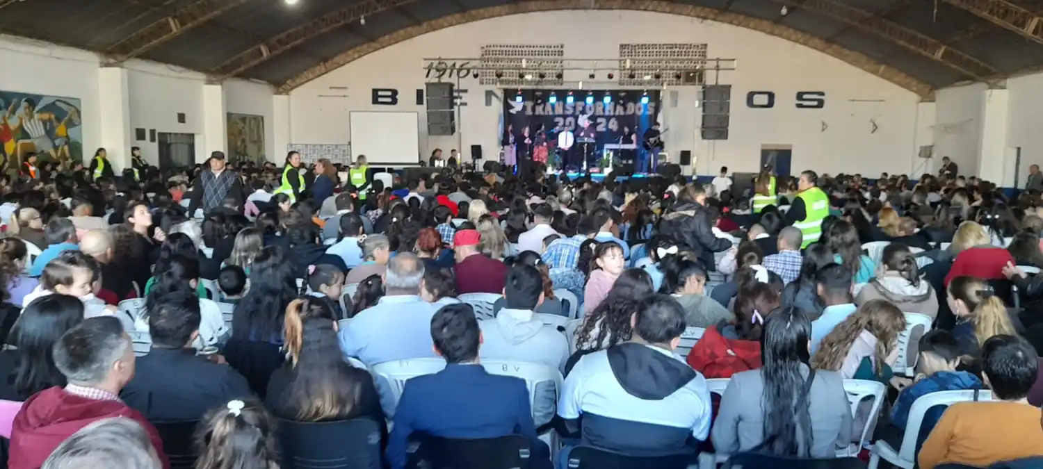 Cientos de creyentes evangélicos se dieron cita en Sportiva.