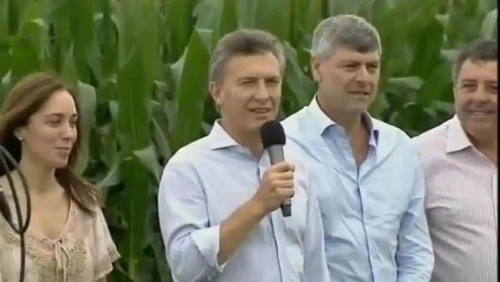 Macri oficializó la eliminación de las retenciones al trigo, maíz y carne y la baja del 5% a la soja