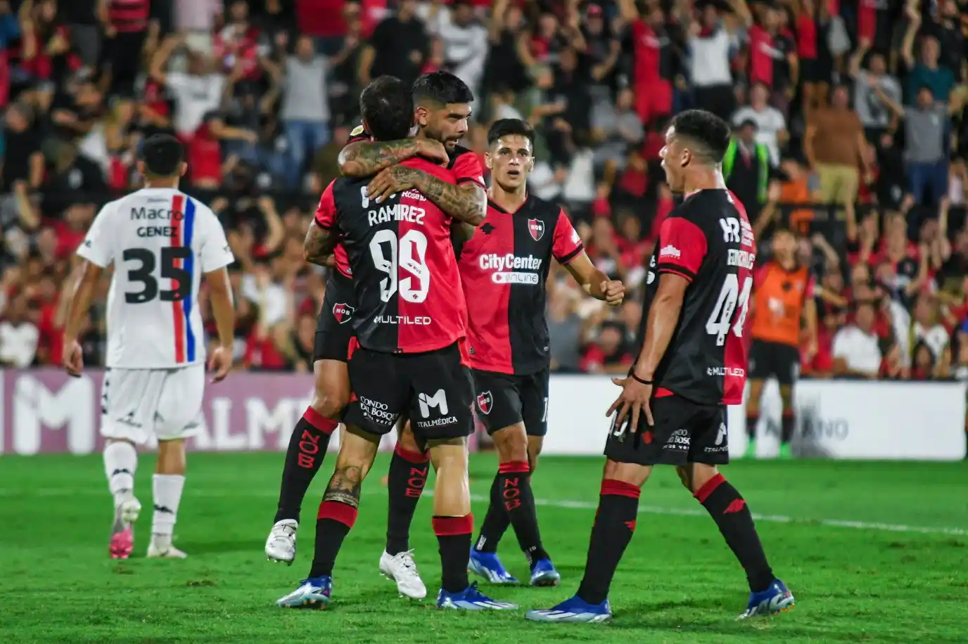 Newell’s se hizo fuerte en Rosario frente a Tigre
