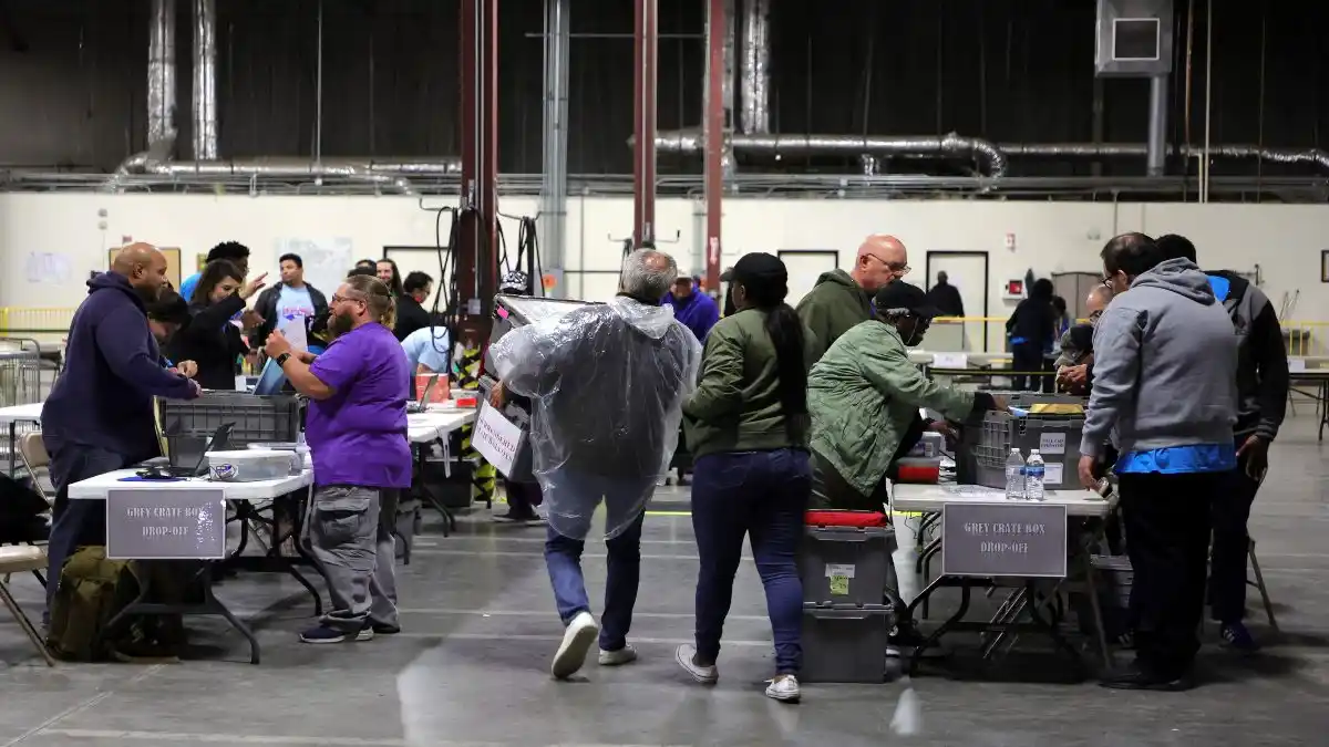 FEROZ E INCIERTA lucha entre republicanos y demócratas por control del Congreso en elecciones de EE.UU.