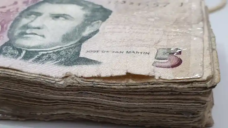 Nuevo plazo para canjear los billetes de $ 5 en el banco