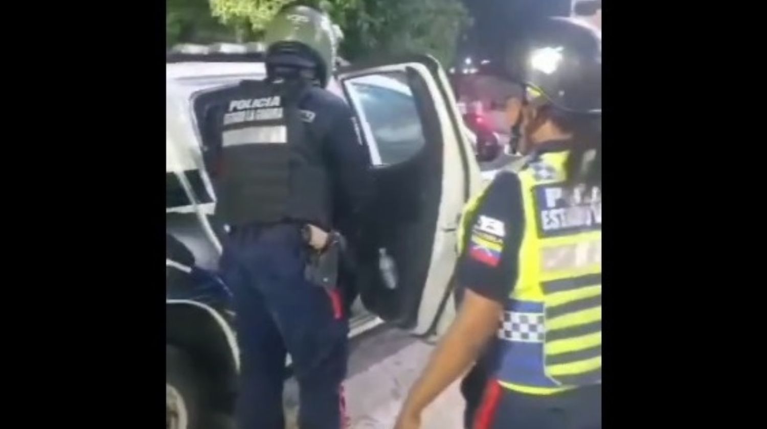 IRRESPONSABILIDAD AL MANUBRIO: motorizado que hacía piruetas arrolló a cuatro niños en Catia La Mar